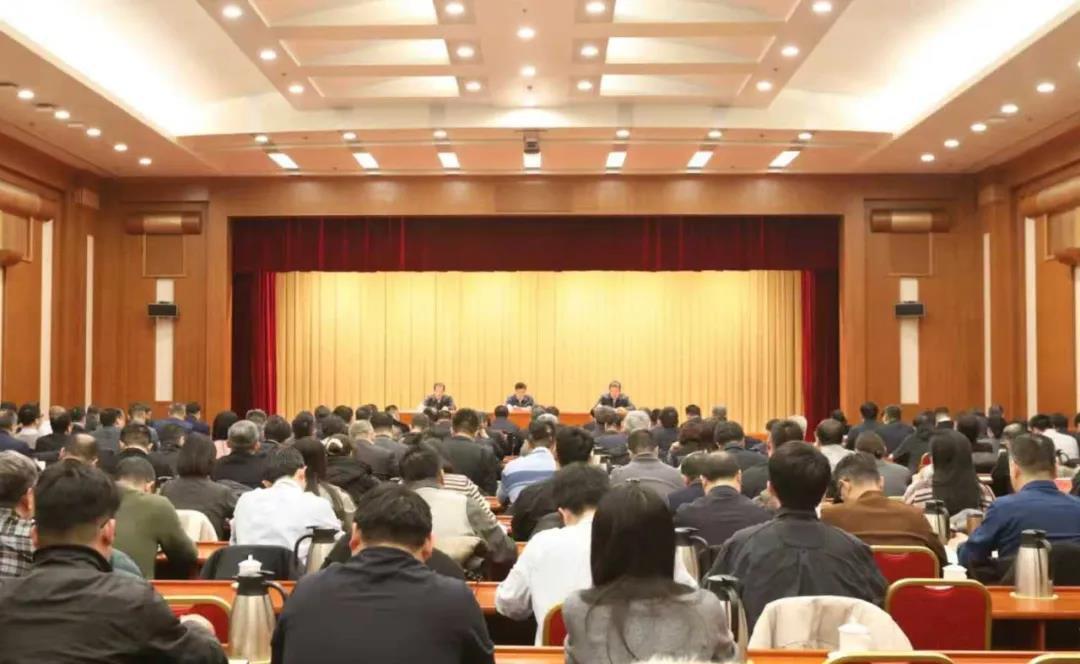 我市召开建设国家数字经济创新发展试验区工作部署会暨2026年数据工作会议